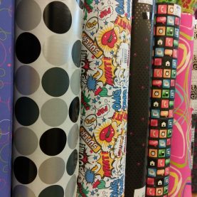 Papel y cintas de regalos